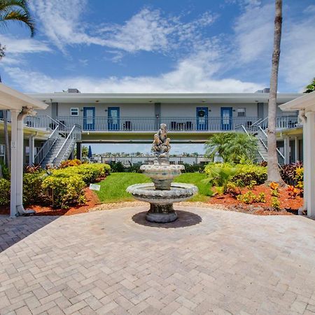 102-Tiny Treasure-Waterfront With Heated Pool Apartment St. Pete Beach Exterior foto