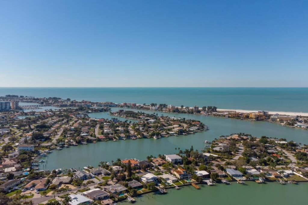 102-Tiny Treasure-Waterfront With Heated Pool Apartment St. Pete Beach Exterior foto