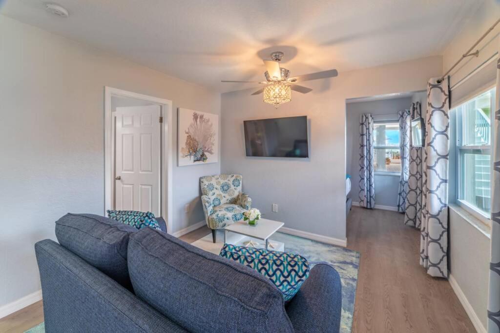 102-Tiny Treasure-Waterfront With Heated Pool Apartment St. Pete Beach Exterior foto