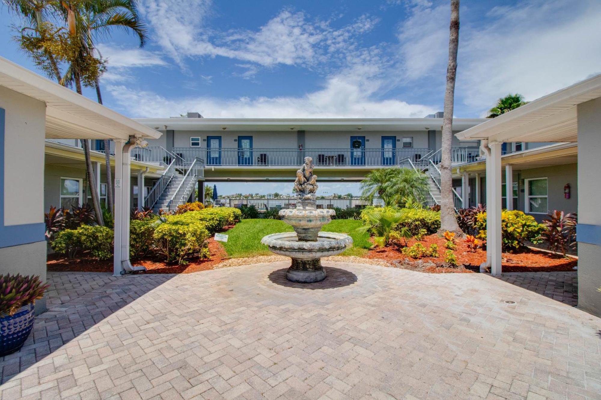 102-Tiny Treasure-Waterfront With Heated Pool Apartment St. Pete Beach Exterior foto