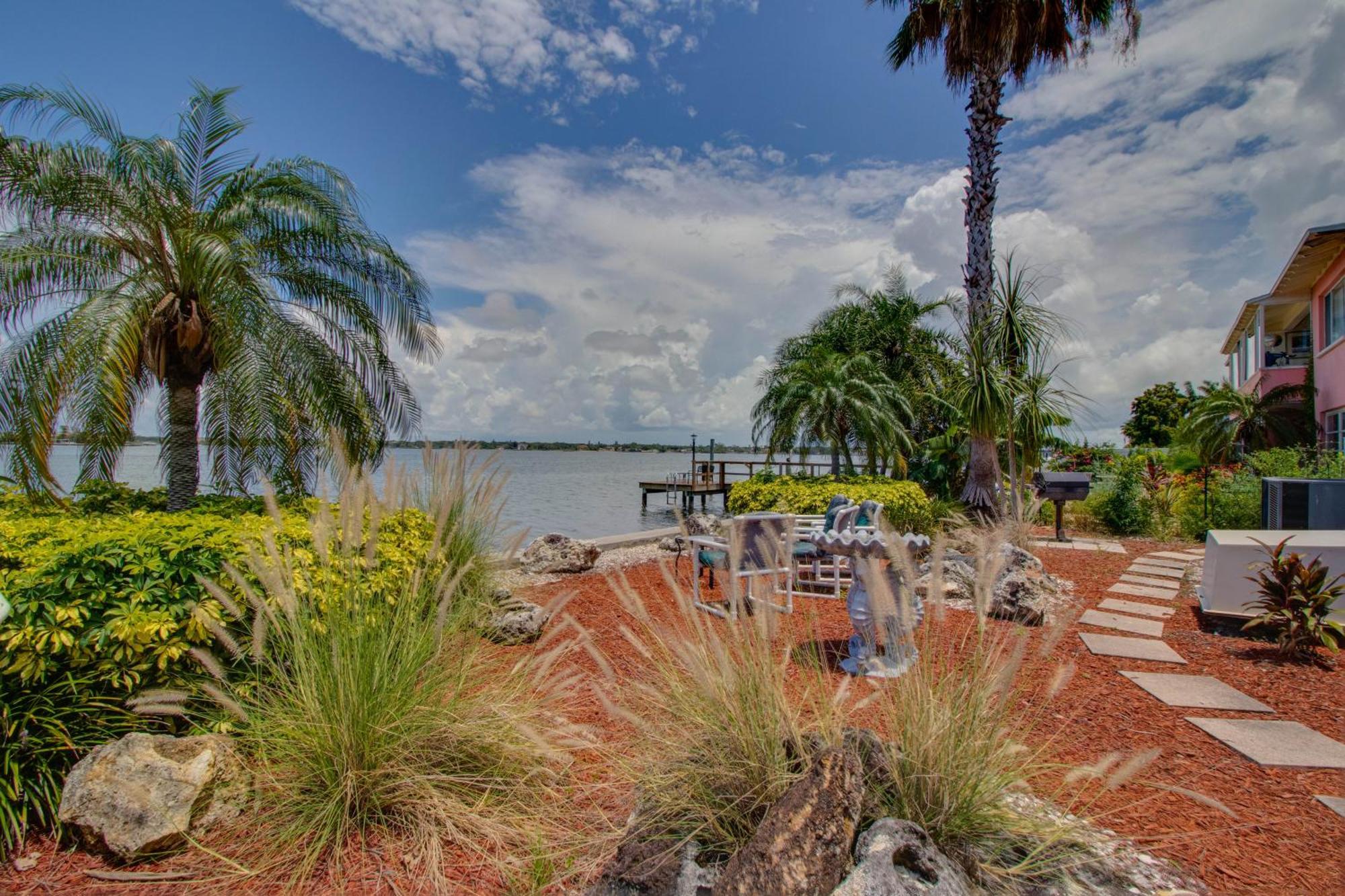 102-Tiny Treasure-Waterfront With Heated Pool Apartment St. Pete Beach Exterior foto