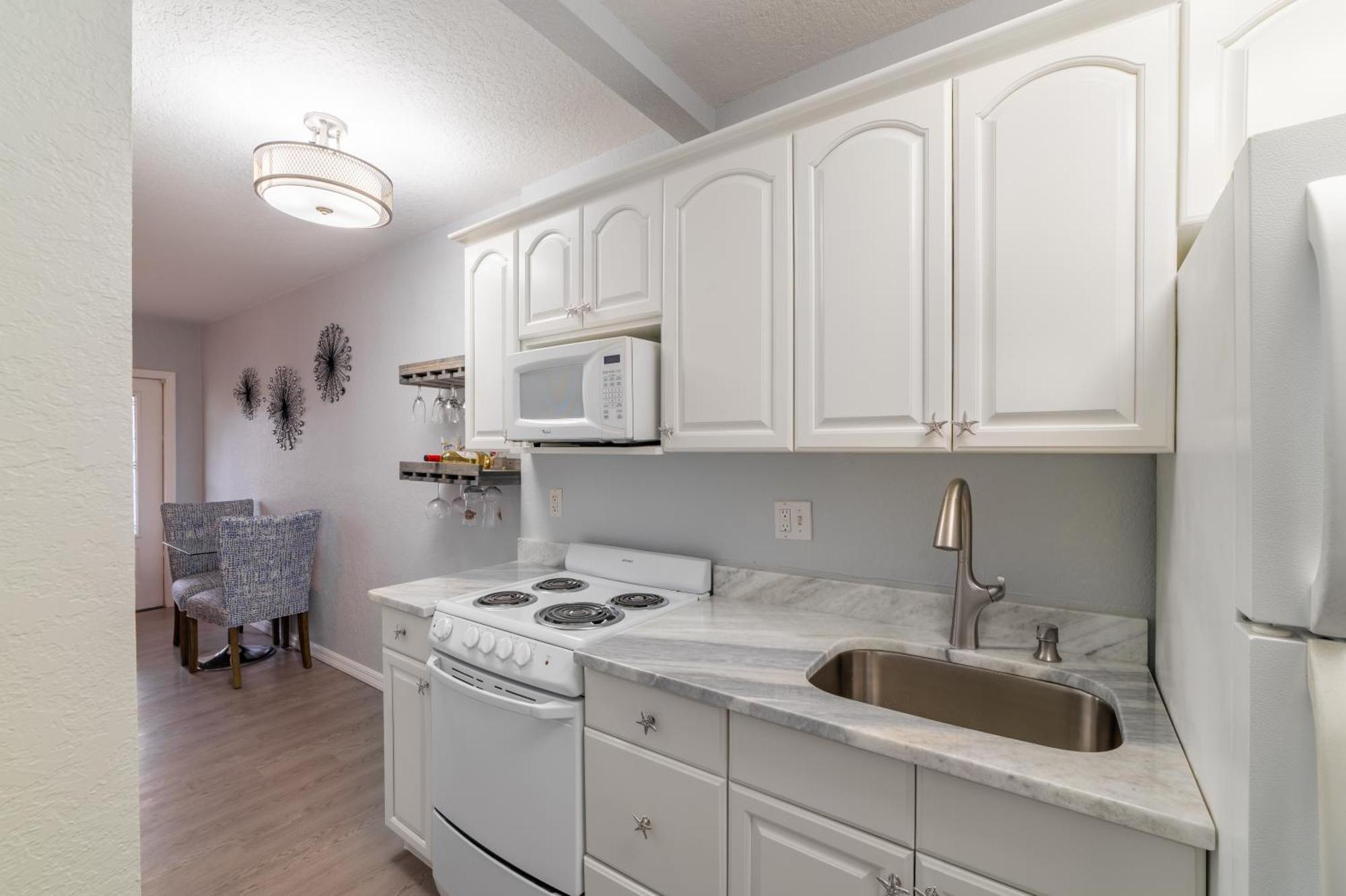 102-Tiny Treasure-Waterfront With Heated Pool Apartment St. Pete Beach Exterior foto